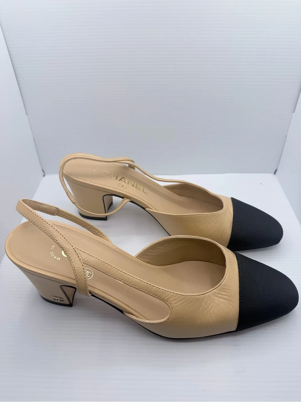 CHANEL Beige and Black Cap Toe Classic Slingback Leather Heels EU 37 CC Logo